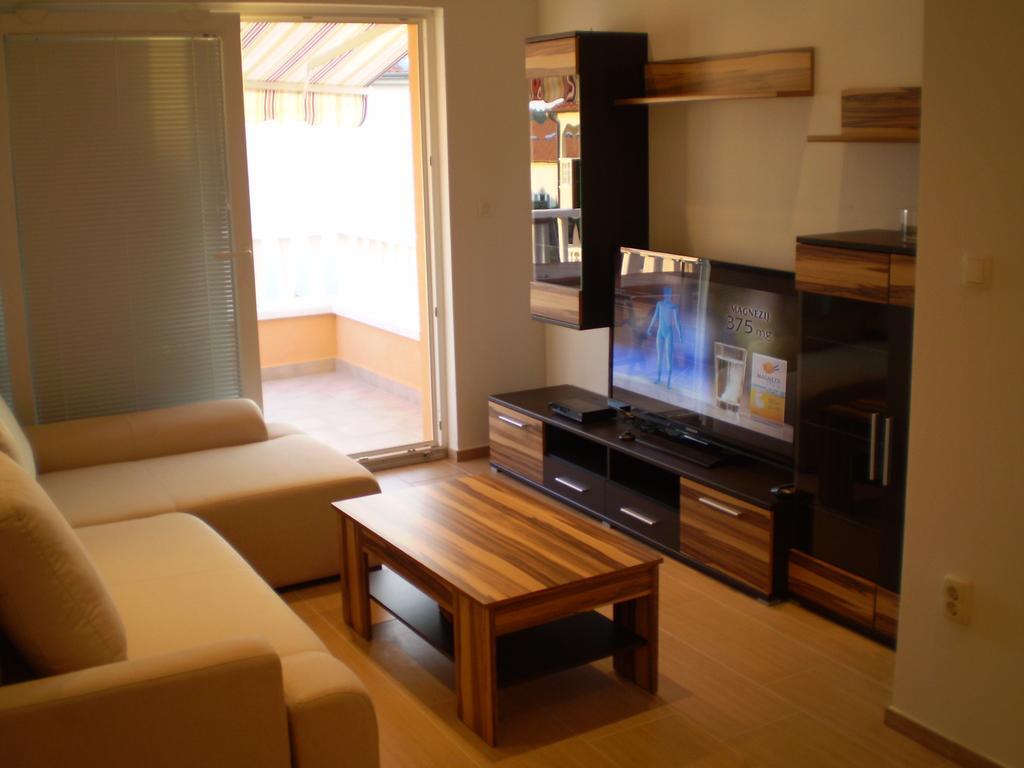 Apartments Tare, Free Parking Vodice Room photo