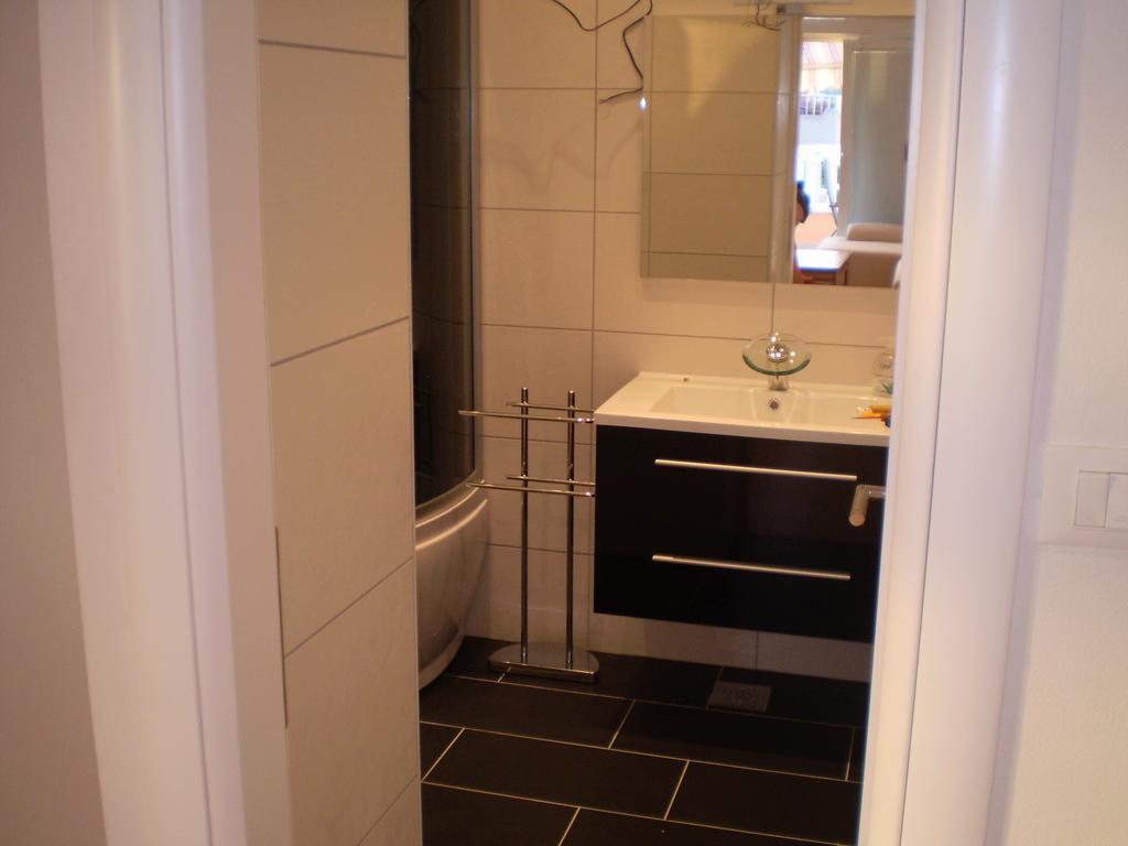 Apartments Tare, Free Parking Vodice Room photo