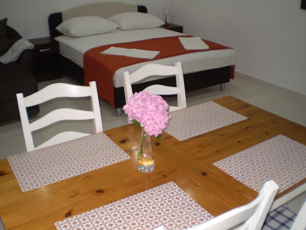 Apartments Tare, Free Parking Vodice Room photo