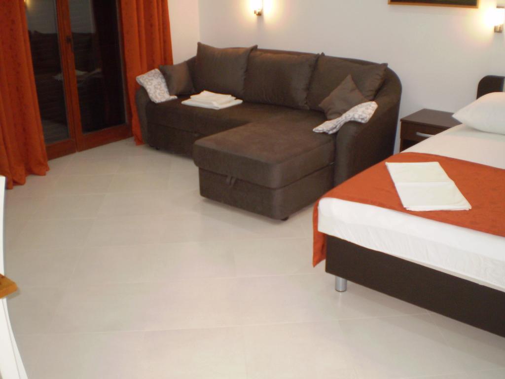 Apartments Tare, Free Parking Vodice Room photo