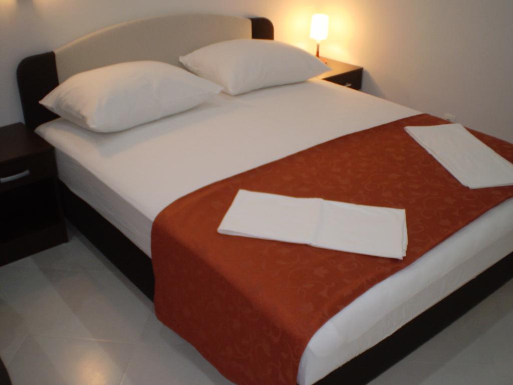 Apartments Tare, Free Parking Vodice Room photo