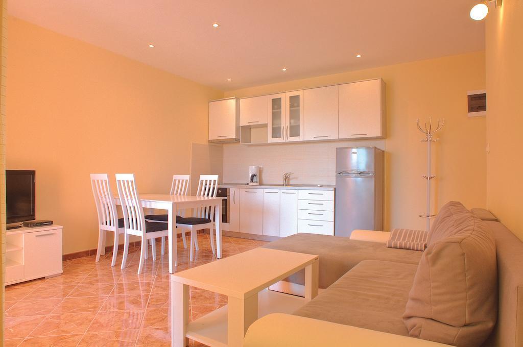 Apartments Tare, Free Parking Vodice Room photo