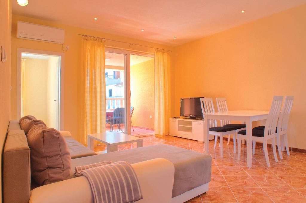 Apartments Tare, Free Parking Vodice Room photo